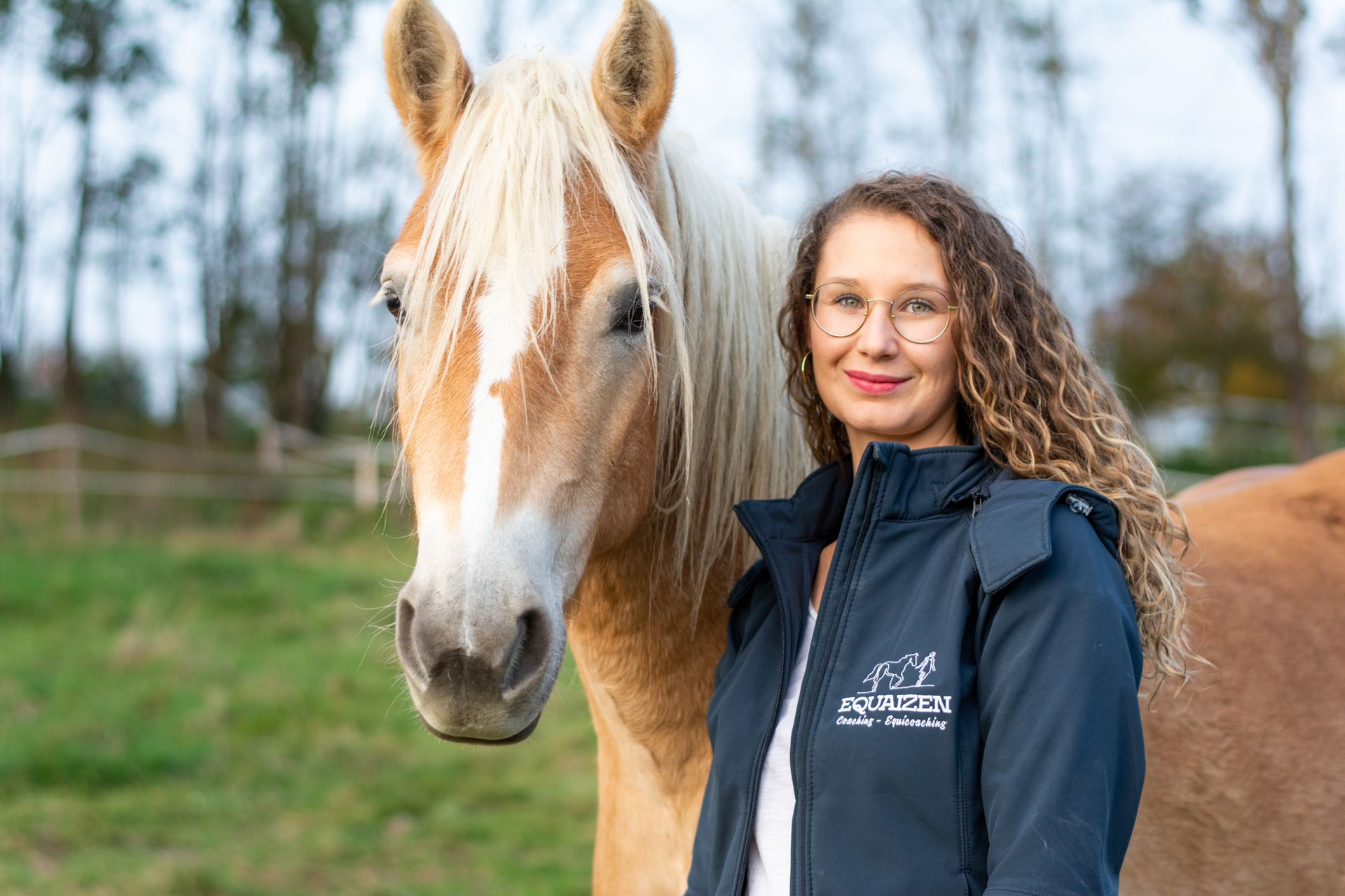 Marylou Rivaud-Marantier avec l'un de ses chevaux partenaires